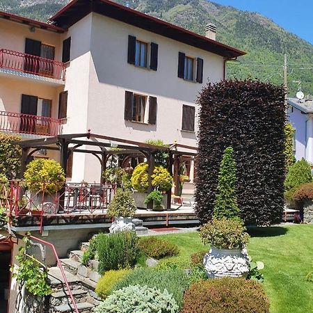 Villa La casa rosa Sernio Exterior foto