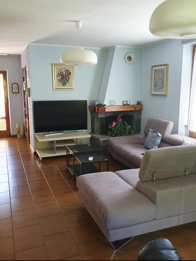 Villa La casa rosa Sernio Exterior foto