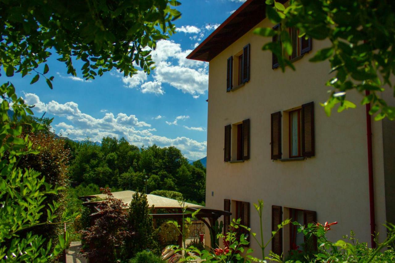 Villa La casa rosa Sernio Exterior foto